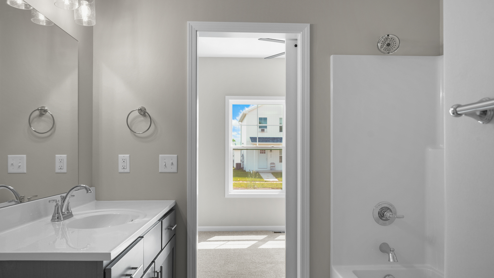 1209 S Smith Road Property Photo 15