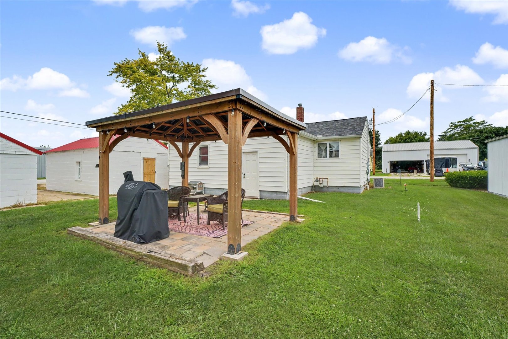 106 W South Street Property Photo 3