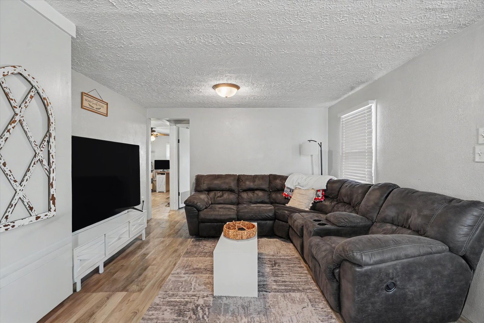 106 W South Street Property Photo 6