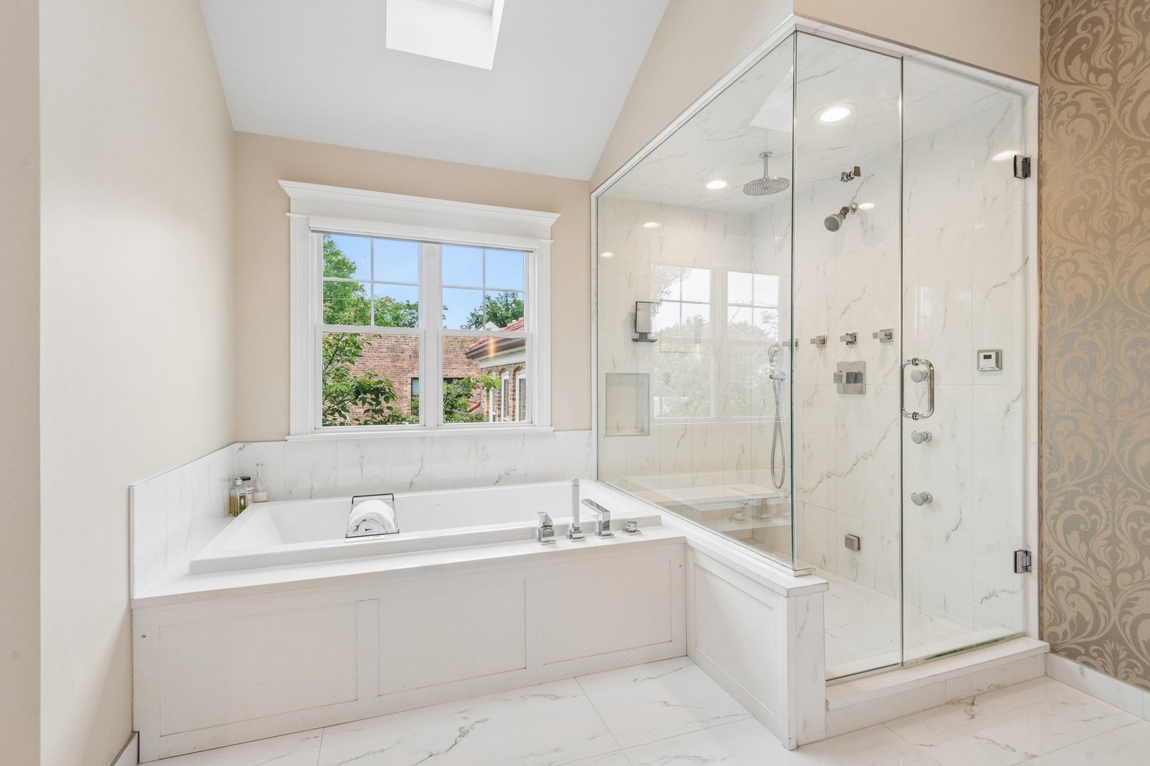 2109 W Sunnyside Avenue Property Photo 31