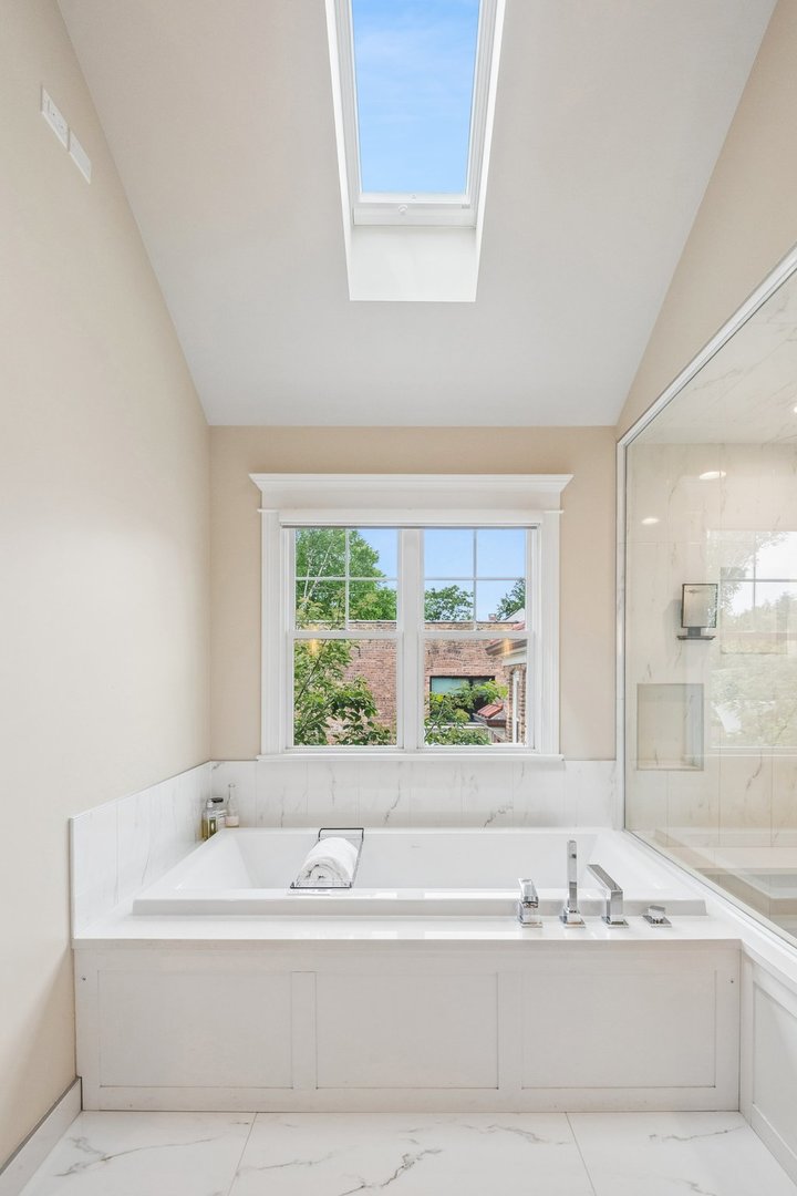 2109 W Sunnyside Avenue Property Photo 33