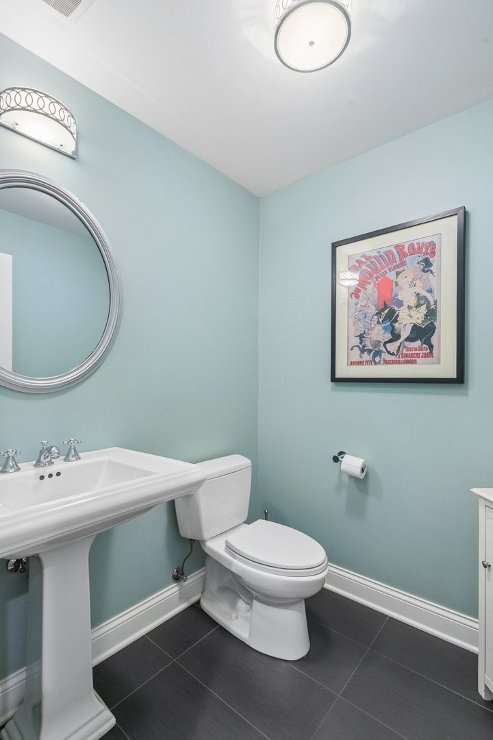 2109 W Sunnyside Avenue Property Photo 43