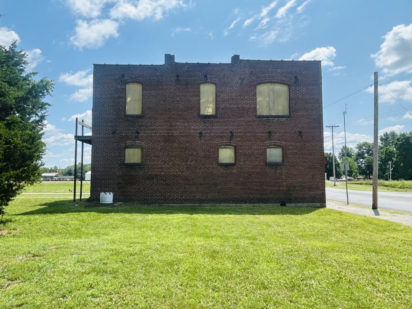 301 Union Avenue Property Photo 5