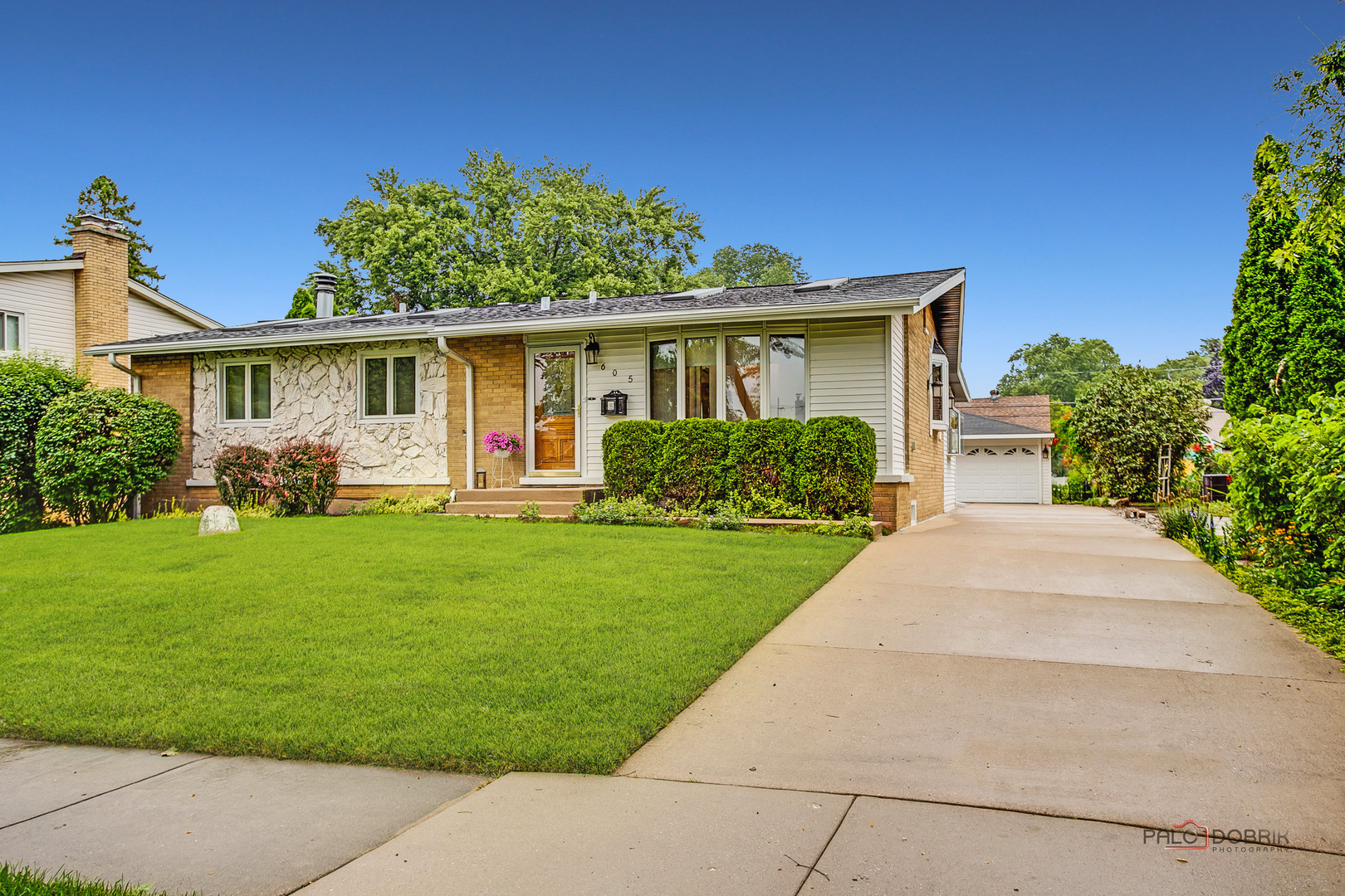 605 N Windsor Drive Property Photo 1