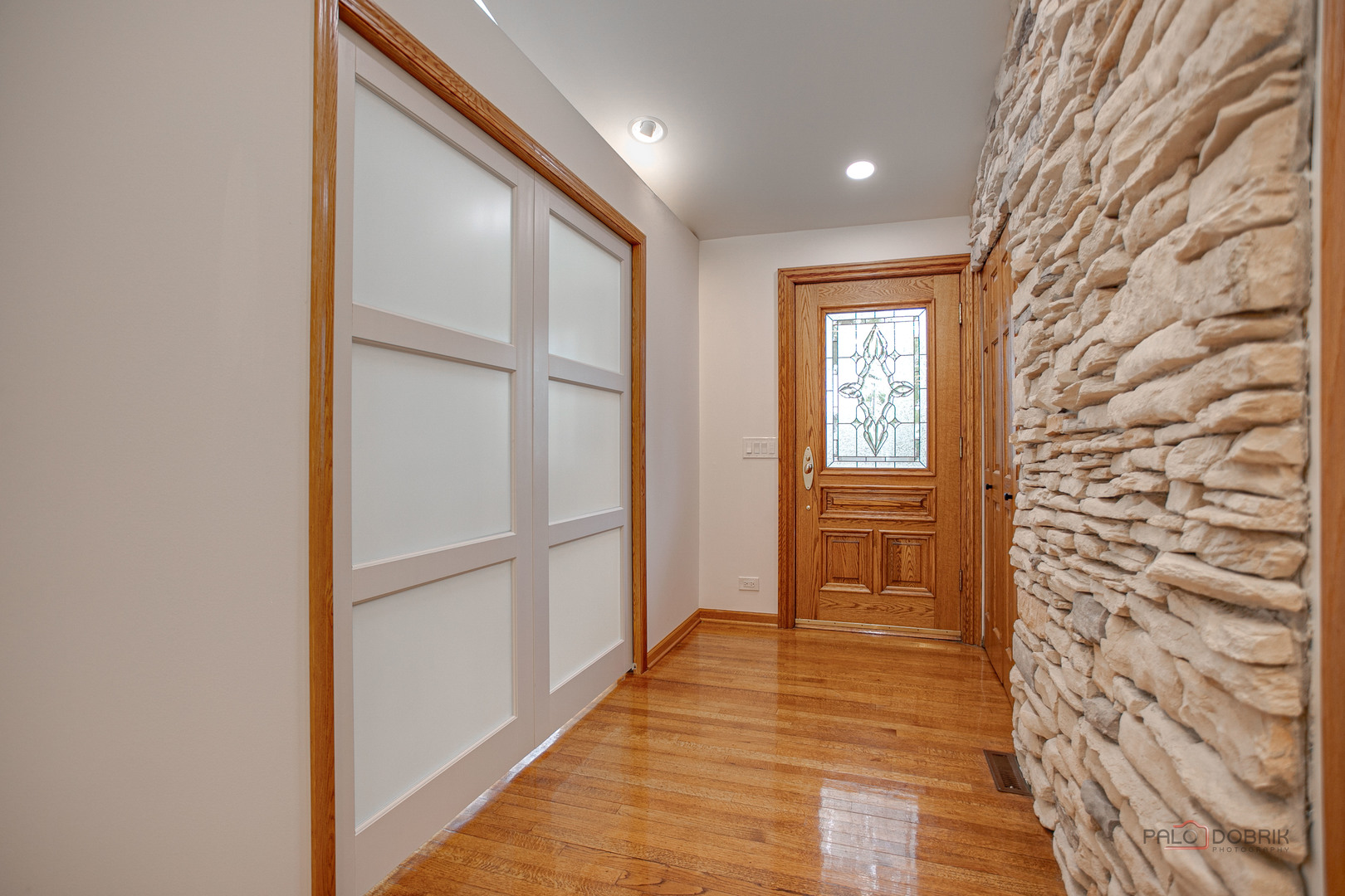 605 N Windsor Drive Property Photo 2