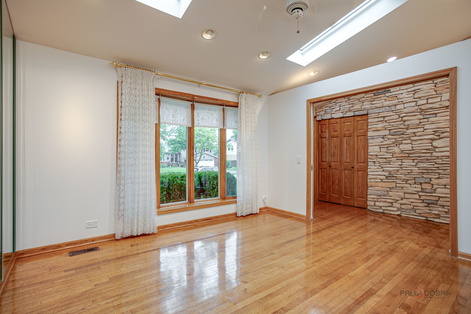 605 N Windsor Drive Property Photo 3