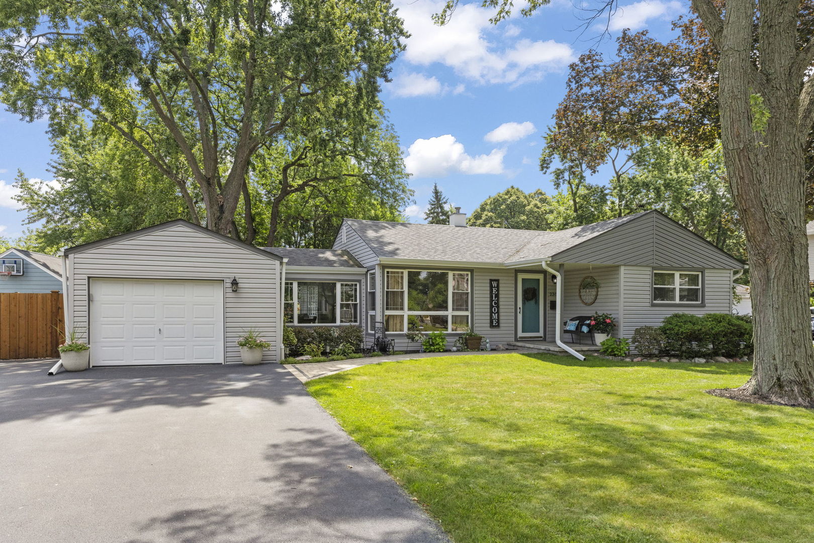 2304 Meadow Drive Property Photo 1