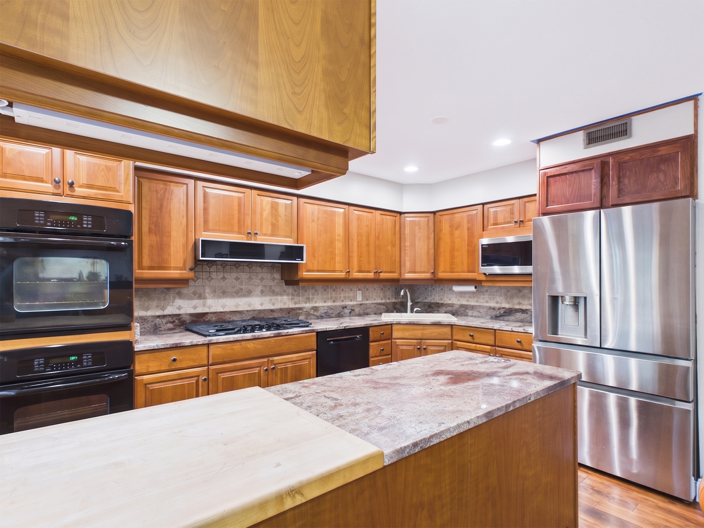2541 Cobblewood Drive Property Photo 10