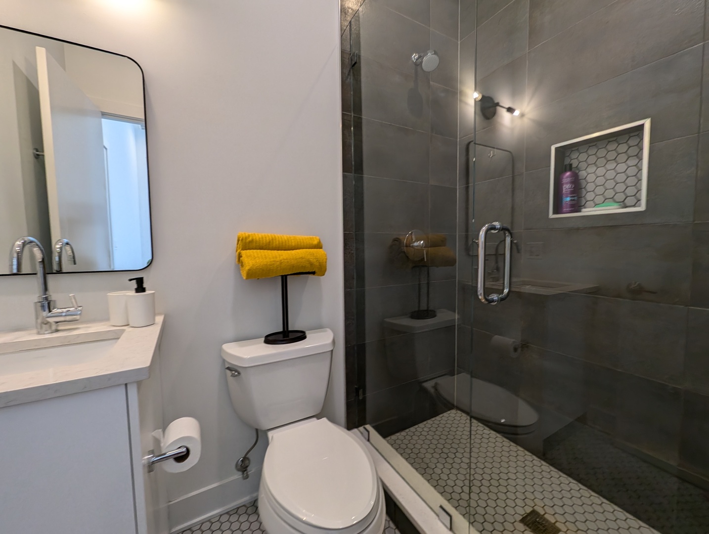 2120 W Belmont Avenue 3f Property Photo 6