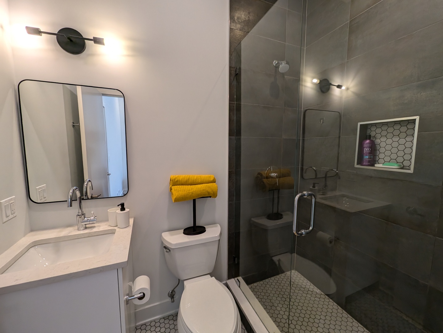 2120 W Belmont Avenue 3f Property Photo 7