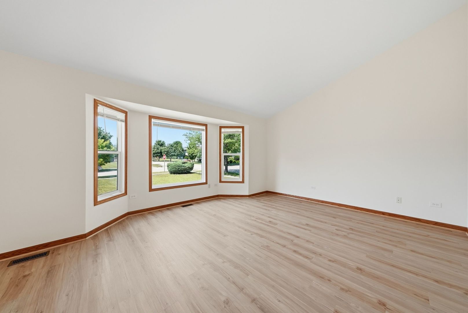 1402 Enborn Drive Property Photo 4
