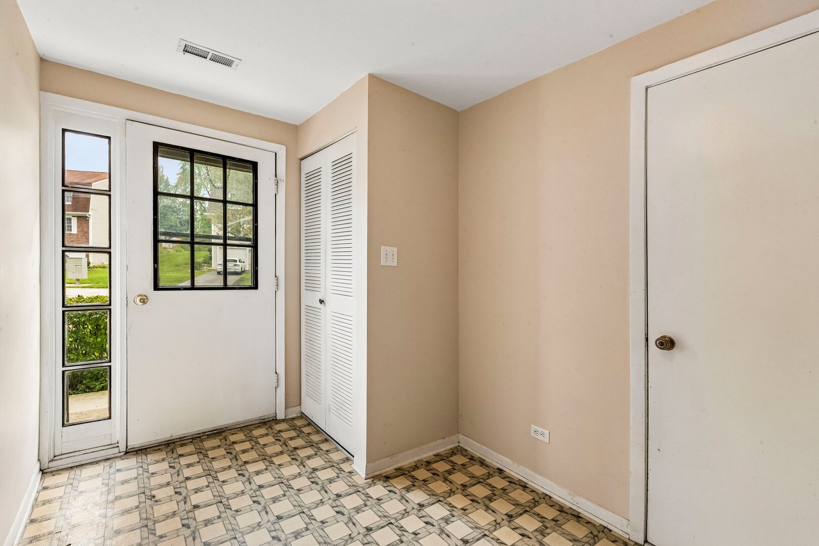 12720142 Property Photo 3