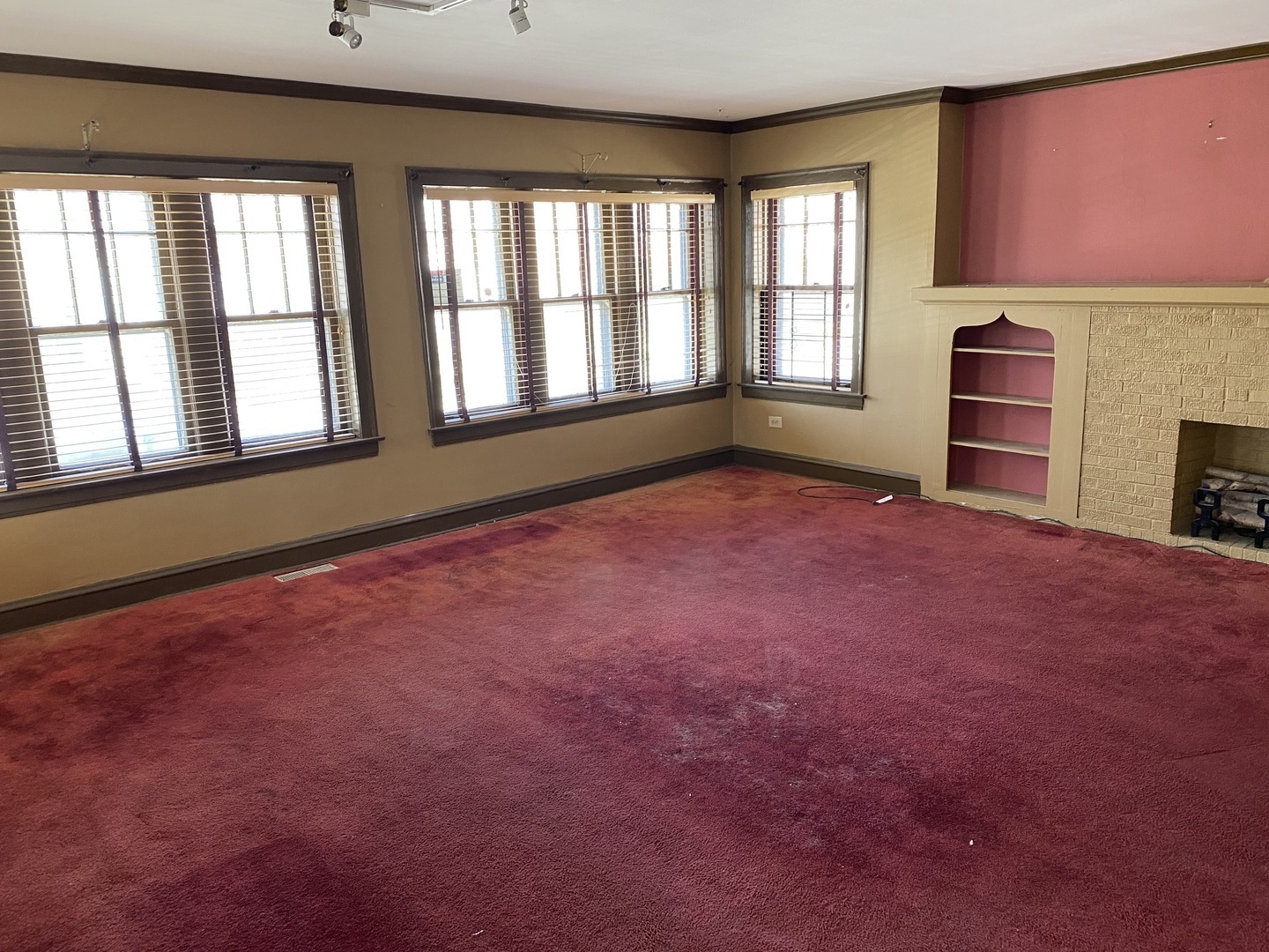 1225 E 71st Place Property Photo 3