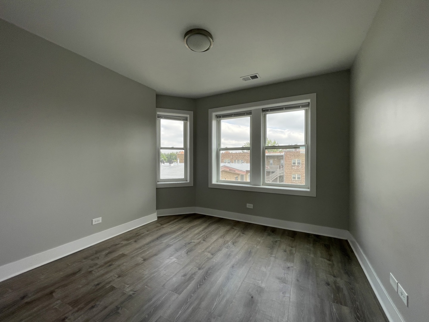 722 N Austin Boulevard 3e Property Photo 9