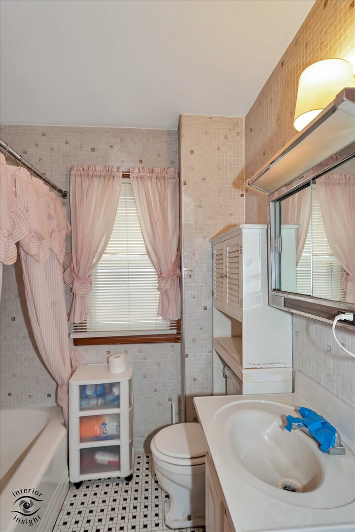 4534 S Karlov Avenue Property Photo 18