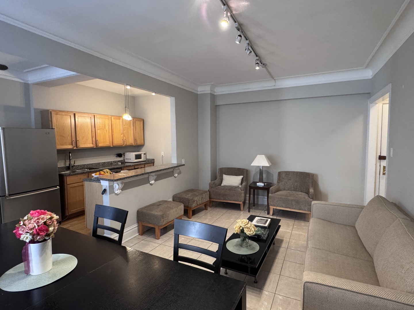 1205 W Sherwin Avenue 507 Property Photo 4