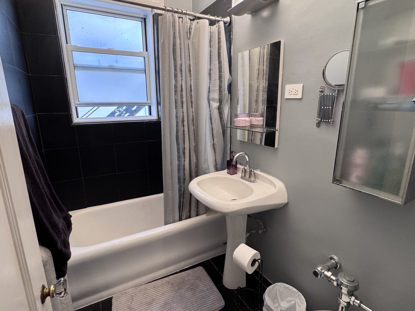 1205 W Sherwin Avenue 507 Property Photo 12