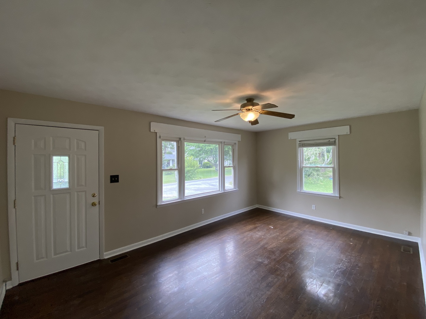 320 S Hubbard Avenue Property Photo 3