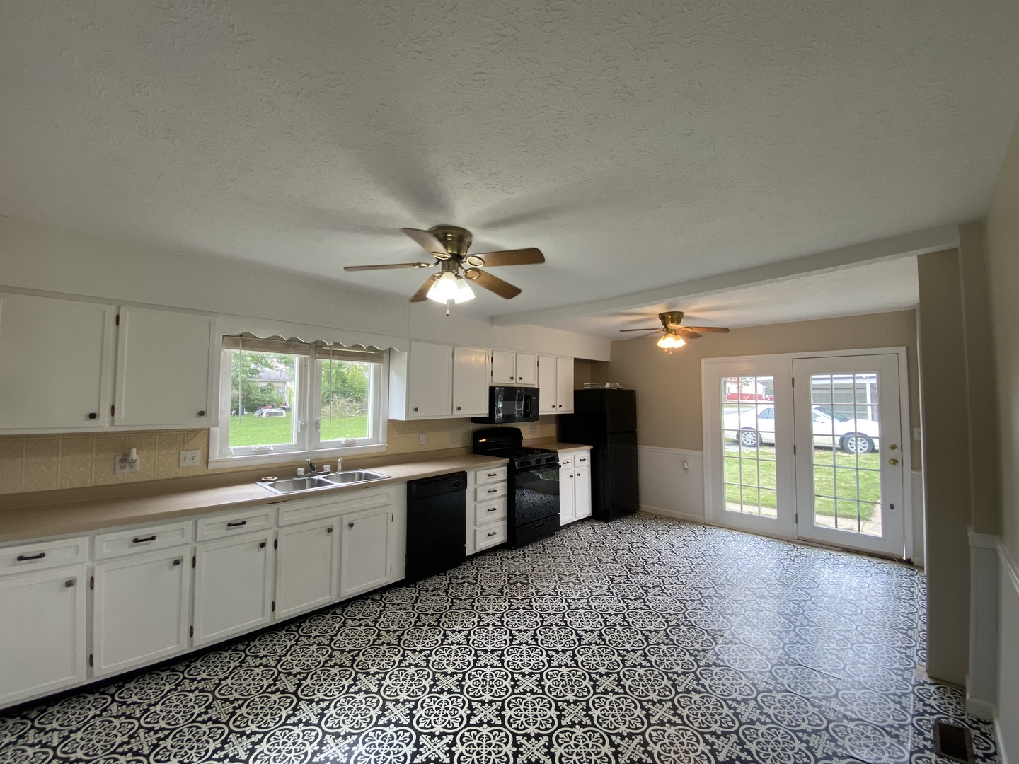 320 S Hubbard Avenue Property Photo 5