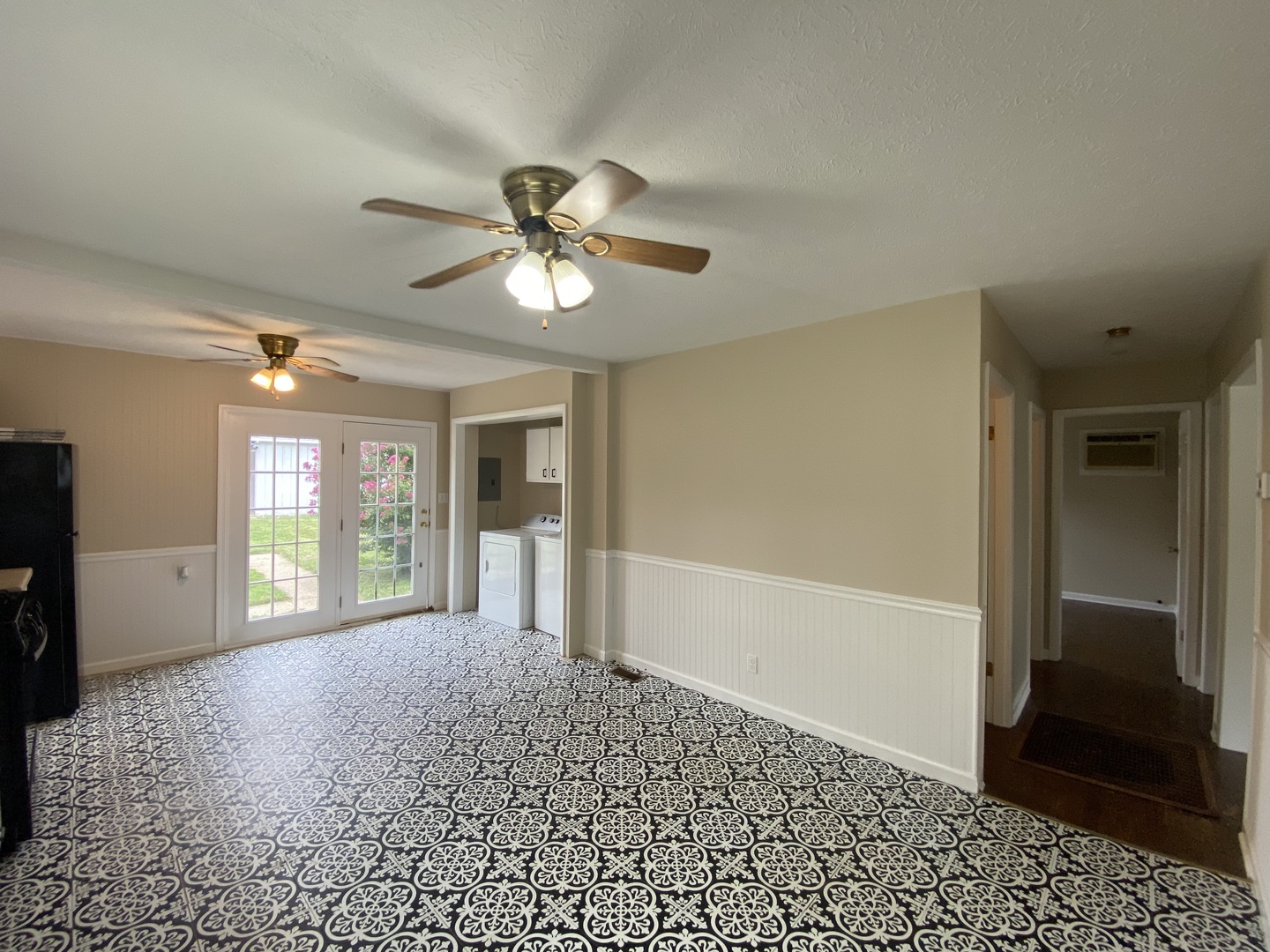 320 S Hubbard Avenue Property Photo 6