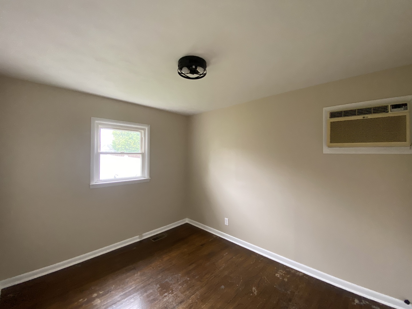 320 S Hubbard Avenue Property Photo 12