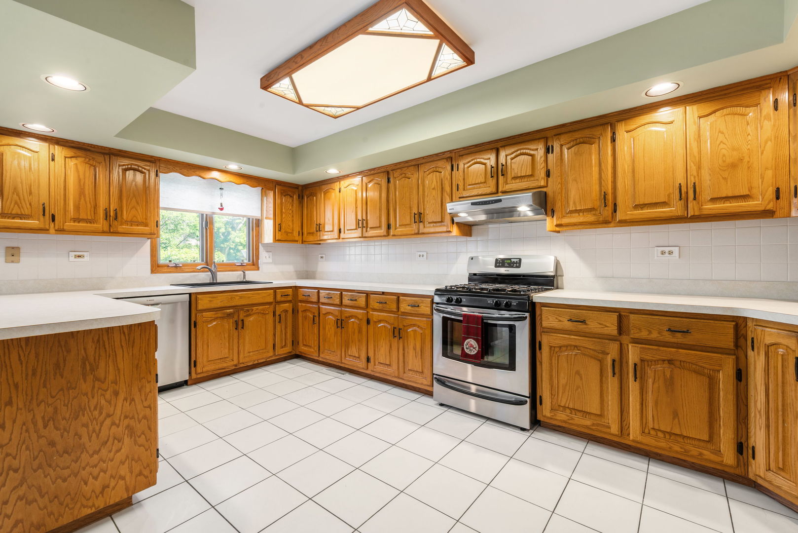 8634 W Park Lane Property Photo 7