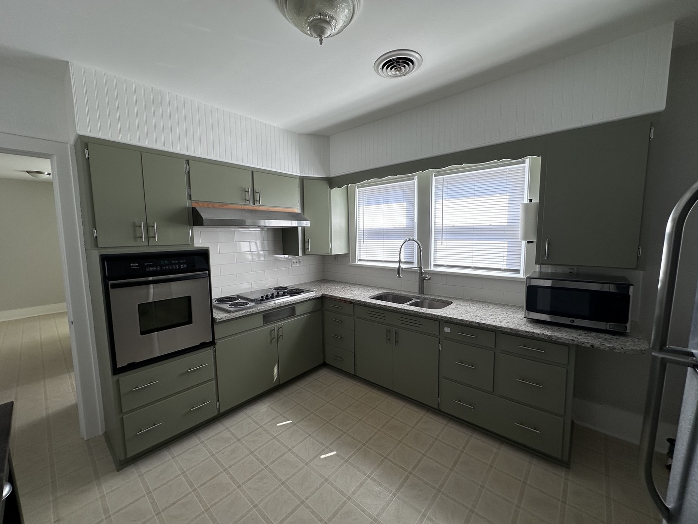 719 Taylor Street Upper Property Photo 16