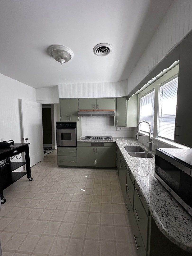 719 Taylor Street Upper Property Photo 18