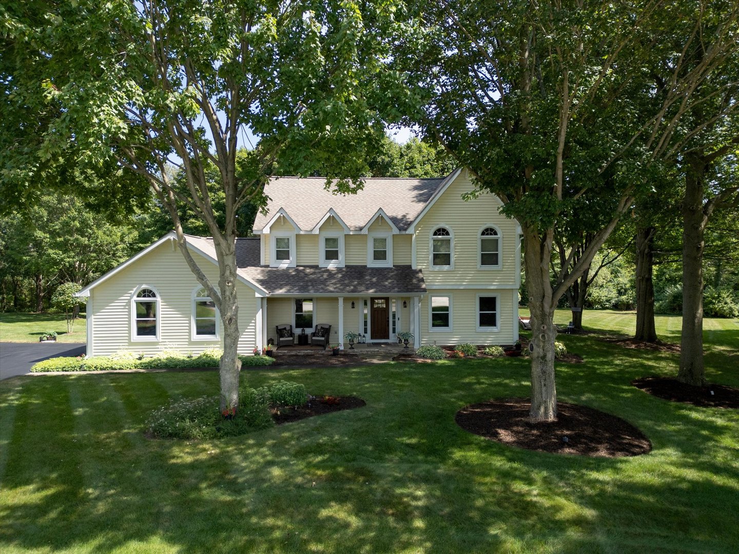 39w811 Hoeweed Lane Property Photo 1