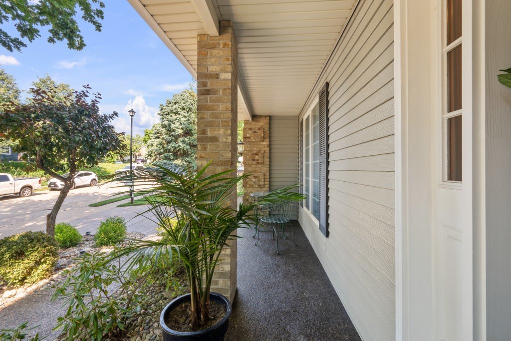 1017 W 57th Street Property Photo 4