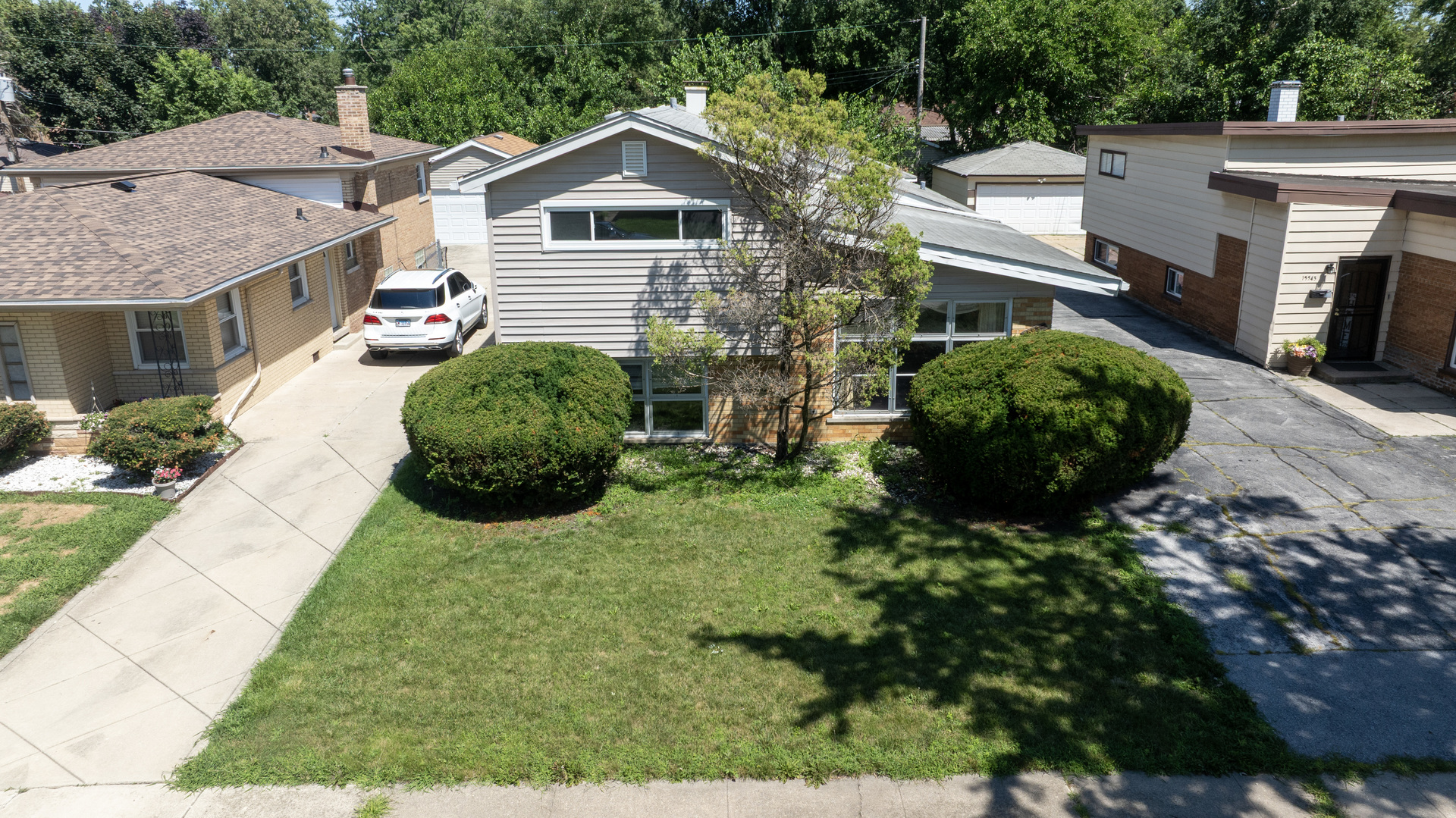 15539 Dobson Avenue Property Photo 2