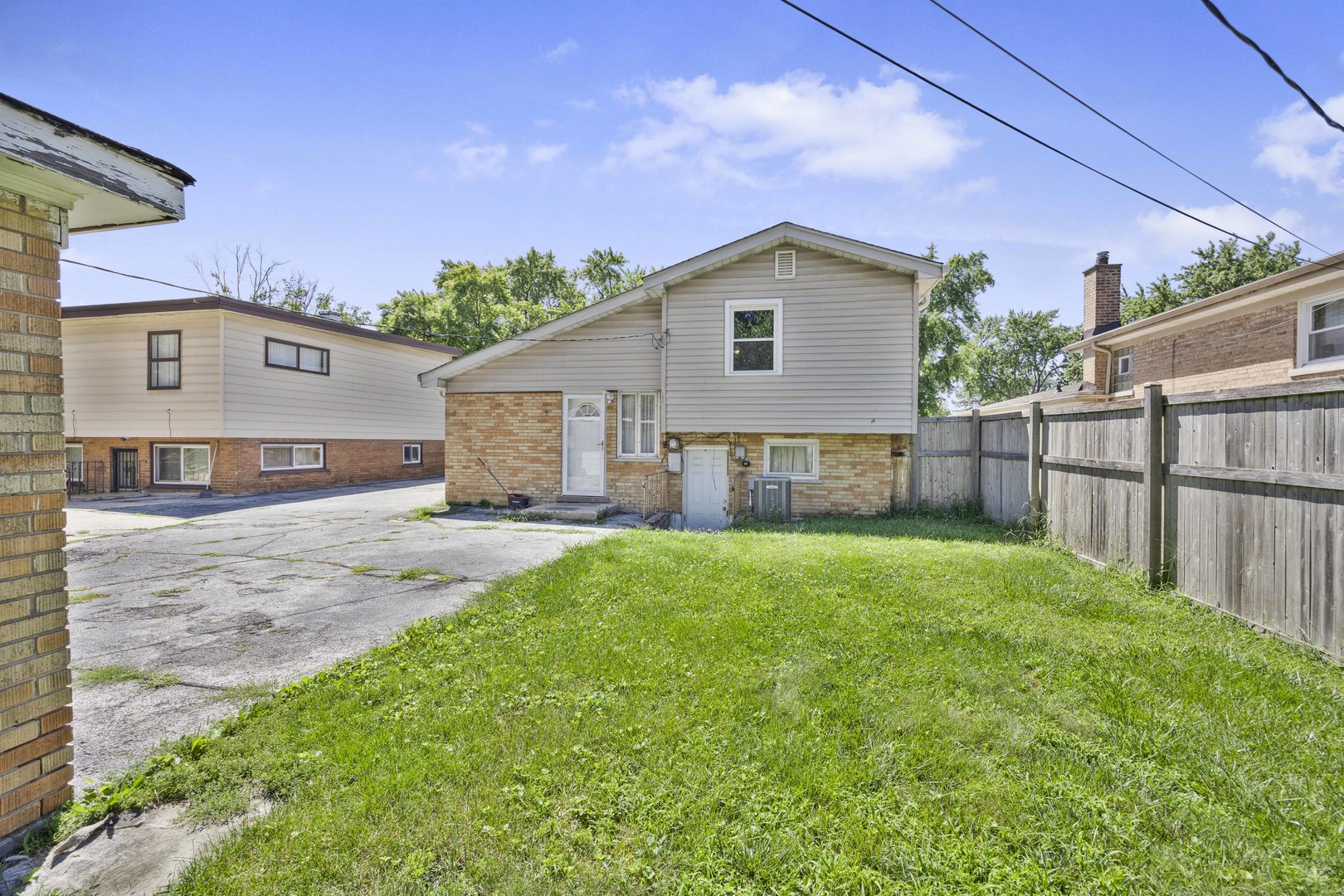 15539 Dobson Avenue Property Photo 3