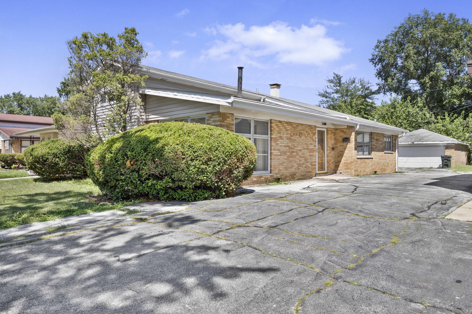 15539 Dobson Avenue Property Photo 19