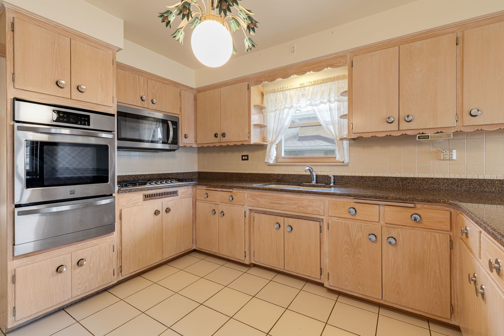 4537 W 100th Place Property Photo 8