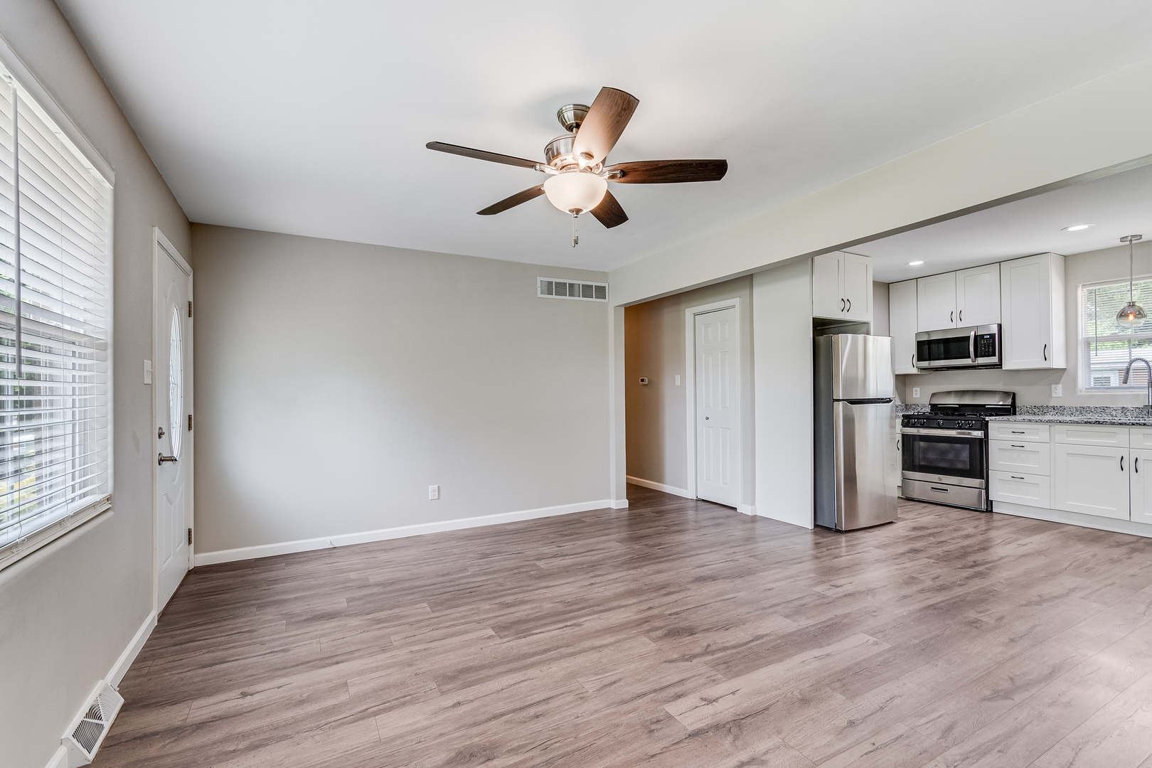 9070 Kings Road Property Photo 4
