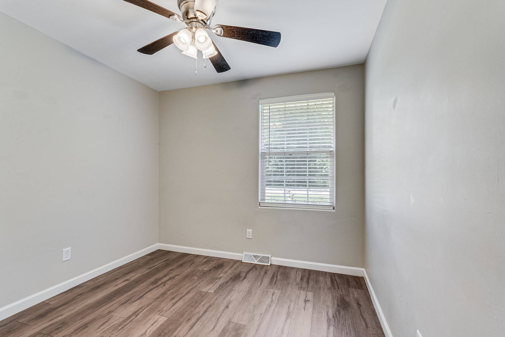 9070 Kings Road Property Photo 15