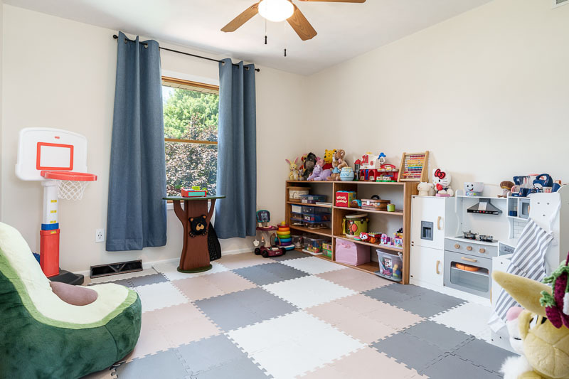 1142 University Parkway Property Photo 28