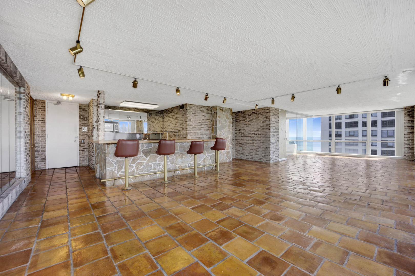 330 W Diversey Parkway 2007-09 Property Photo 8