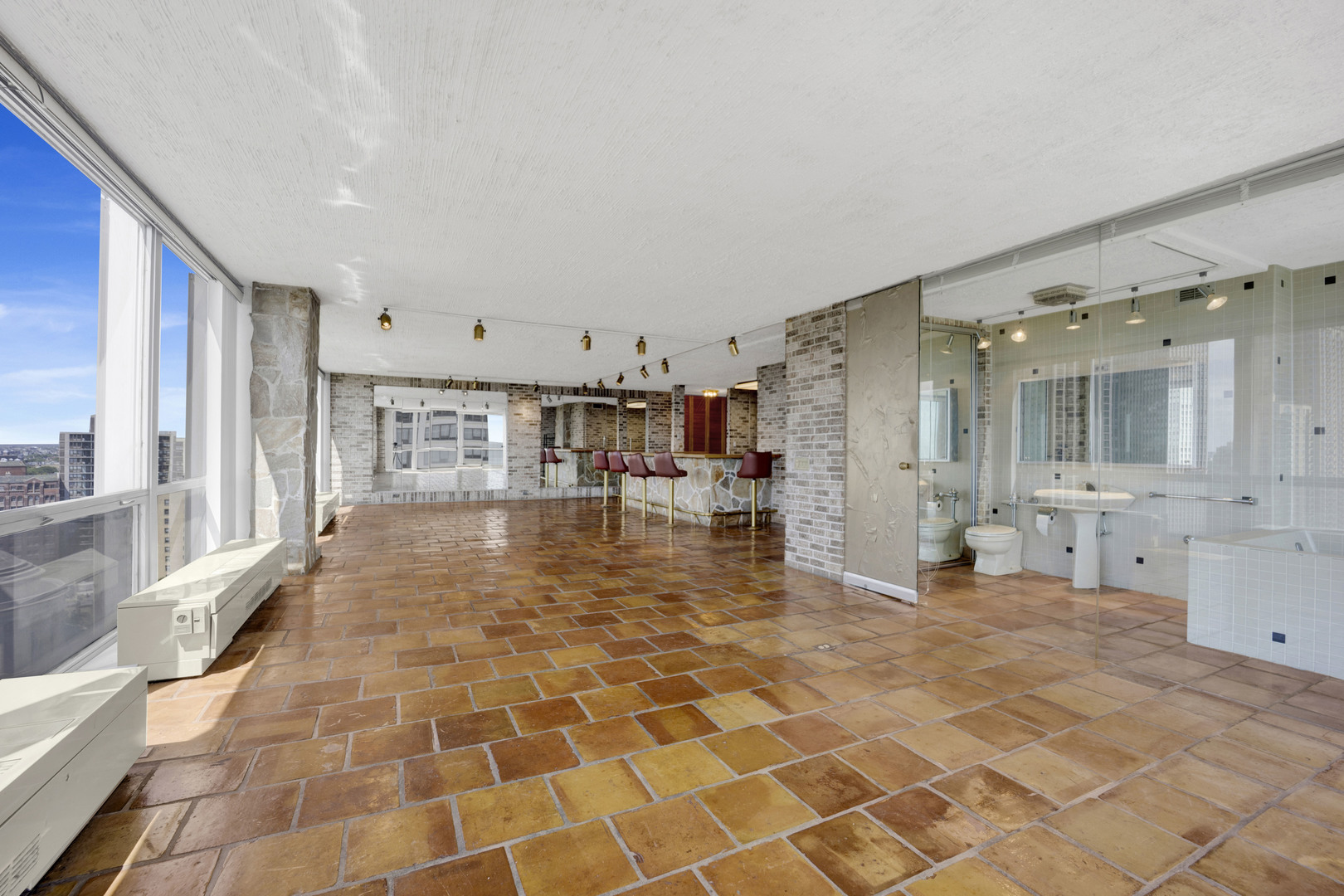 330 W Diversey Parkway 2007-09 Property Photo 9