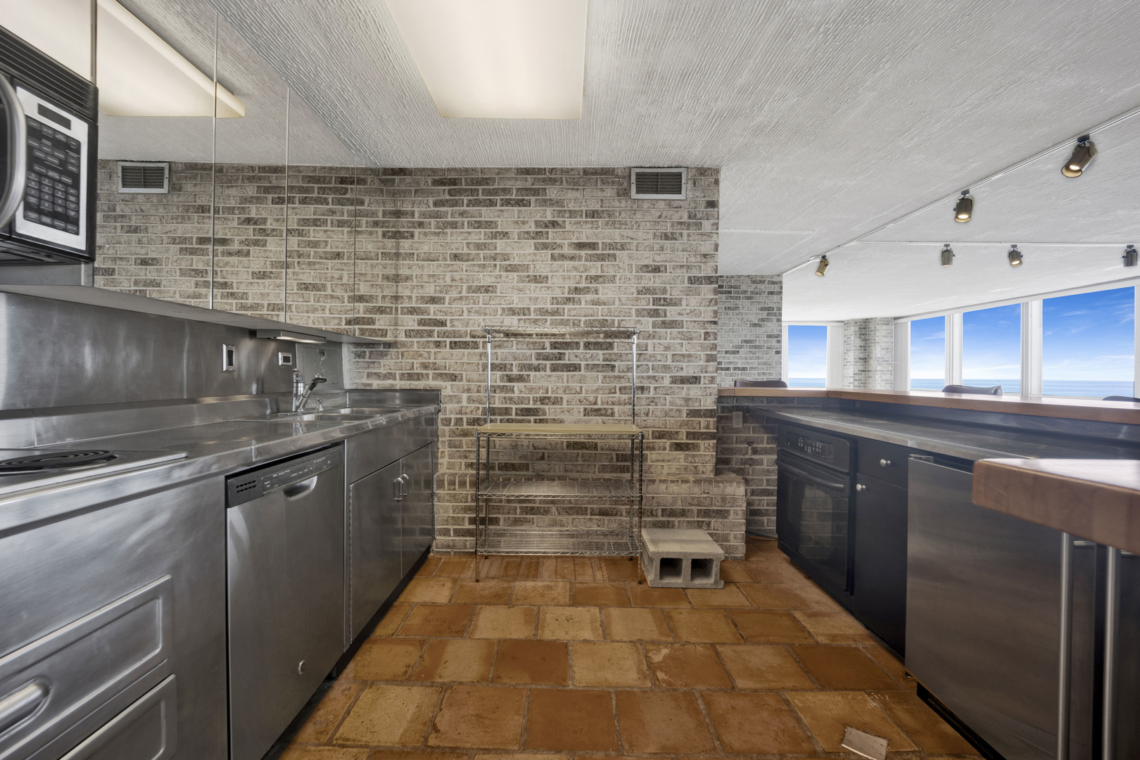 330 W Diversey Parkway 2007-09 Property Photo 12
