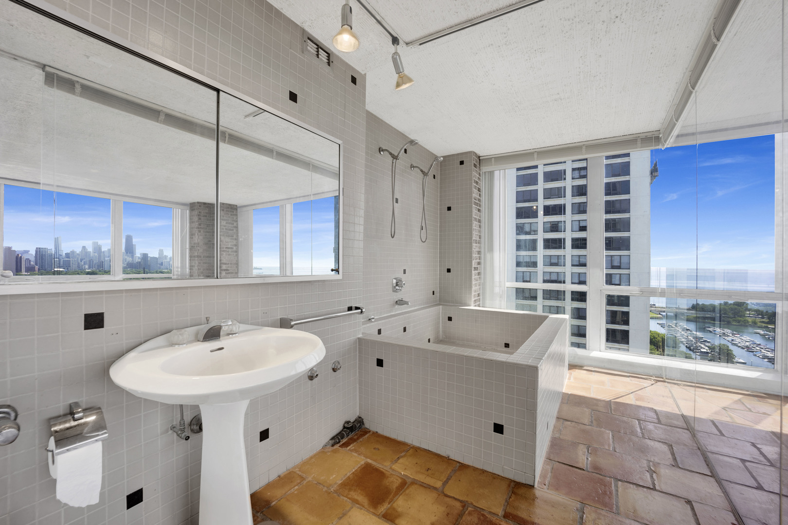 330 W Diversey Parkway 2007-09 Property Photo 15