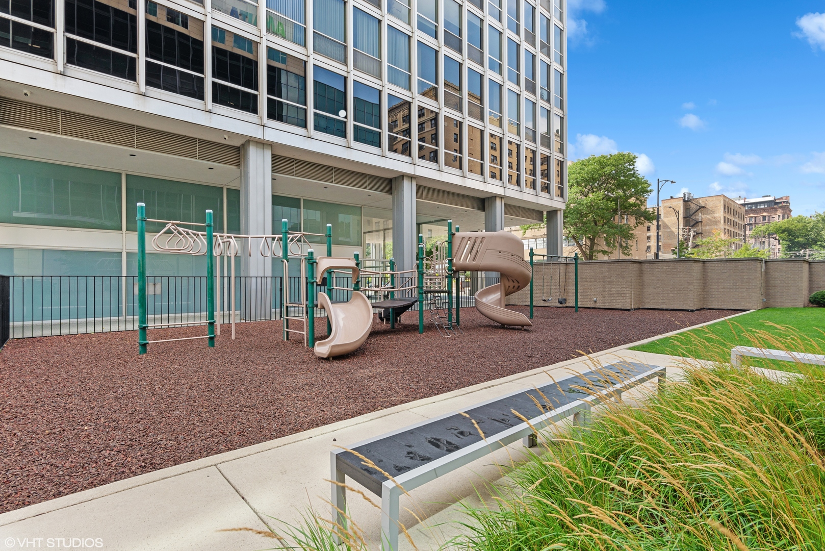 330 W Diversey Parkway 2007-09 Property Photo 27