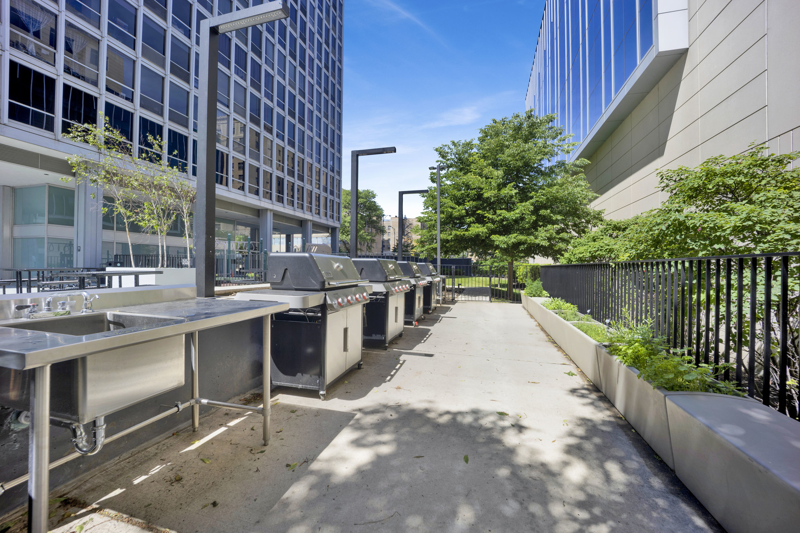 330 W Diversey Parkway 2007-09 Property Photo 29