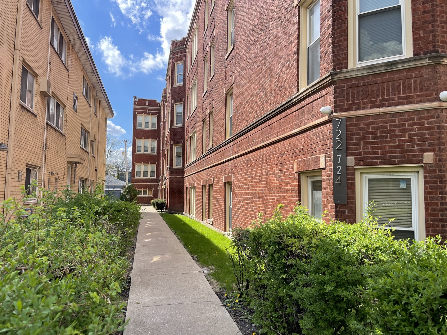 722 N AUSTIN Boulevard 1E Property Photo 1