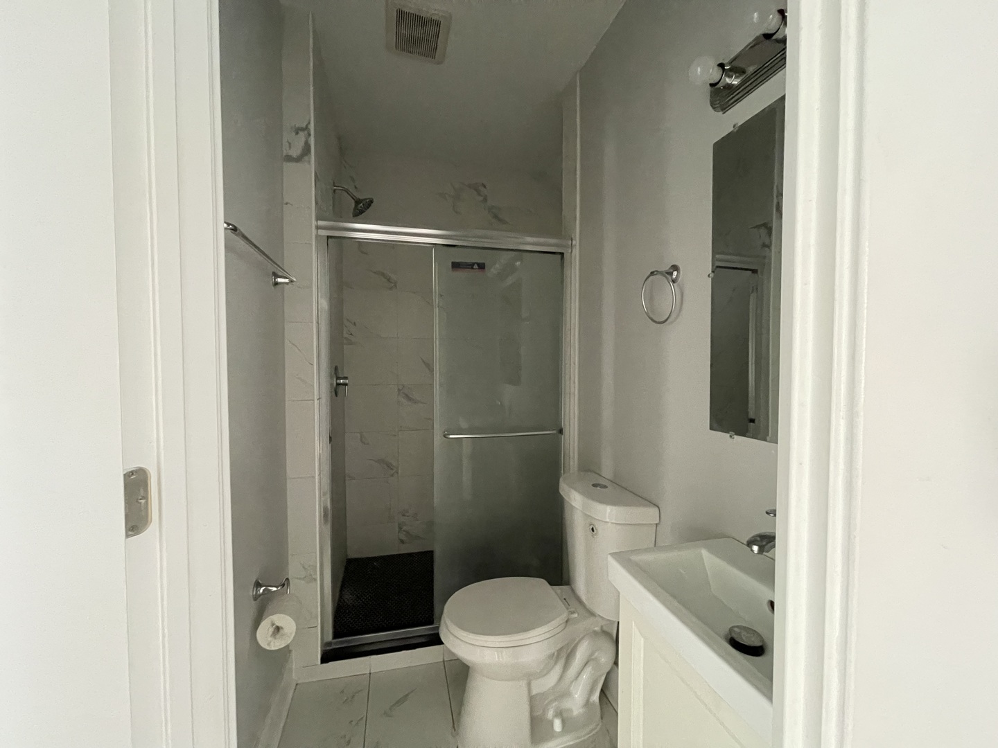 722 N Austin Boulevard 1e Property Photo 6