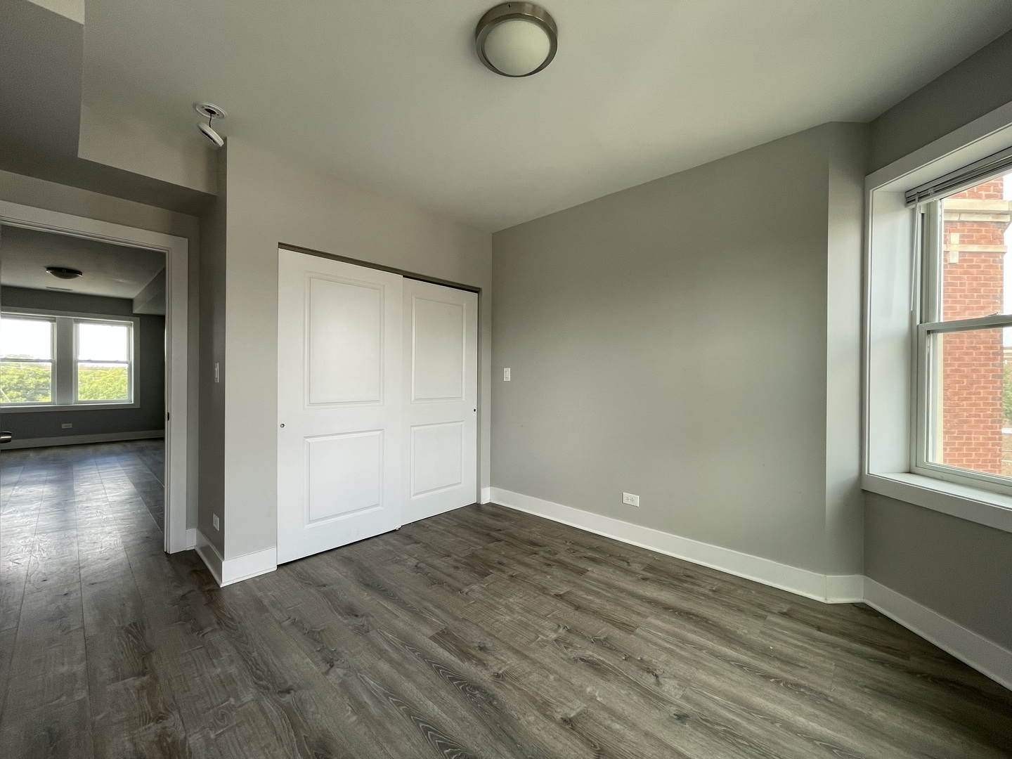 722 N Austin Boulevard 1e Property Photo 10