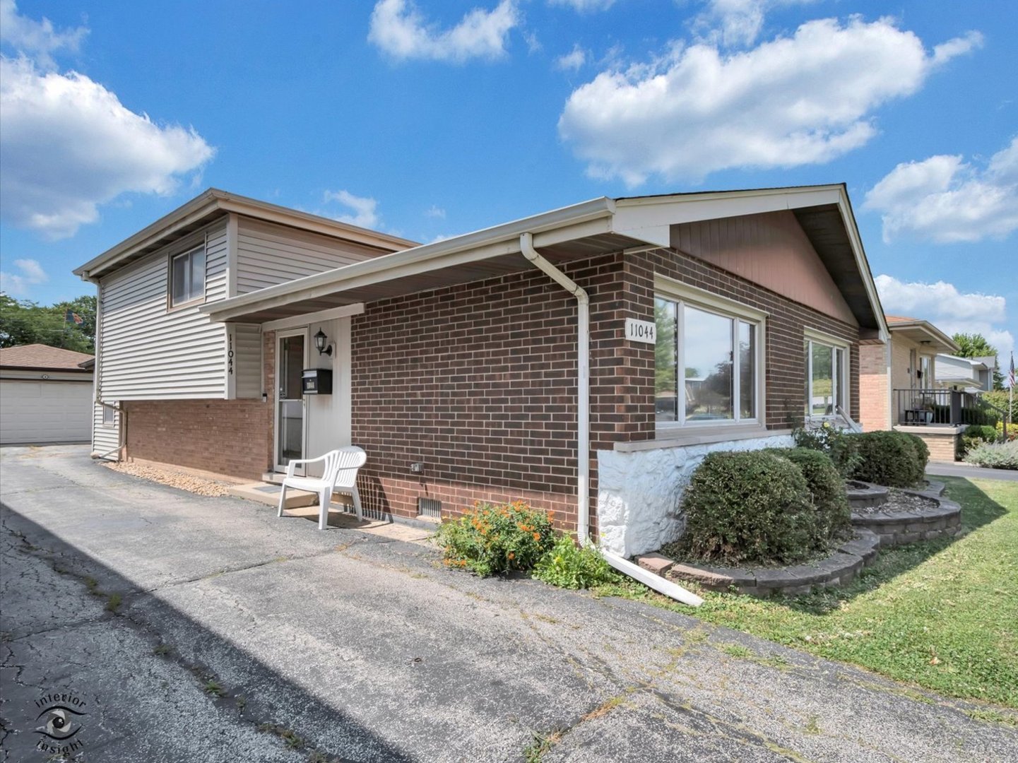 11044 Menard Avenue Property Photo 3