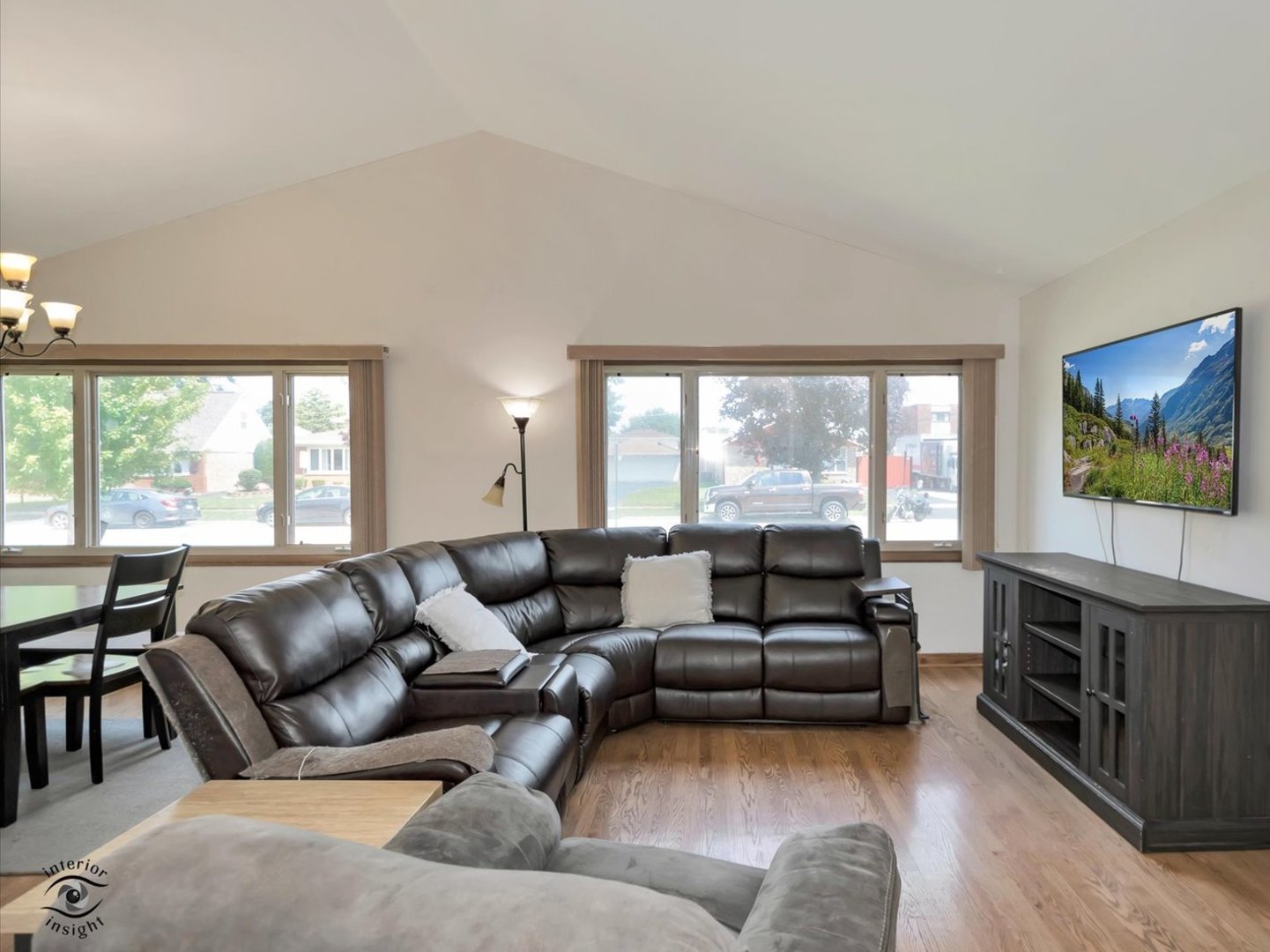 11044 Menard Avenue Property Photo 5