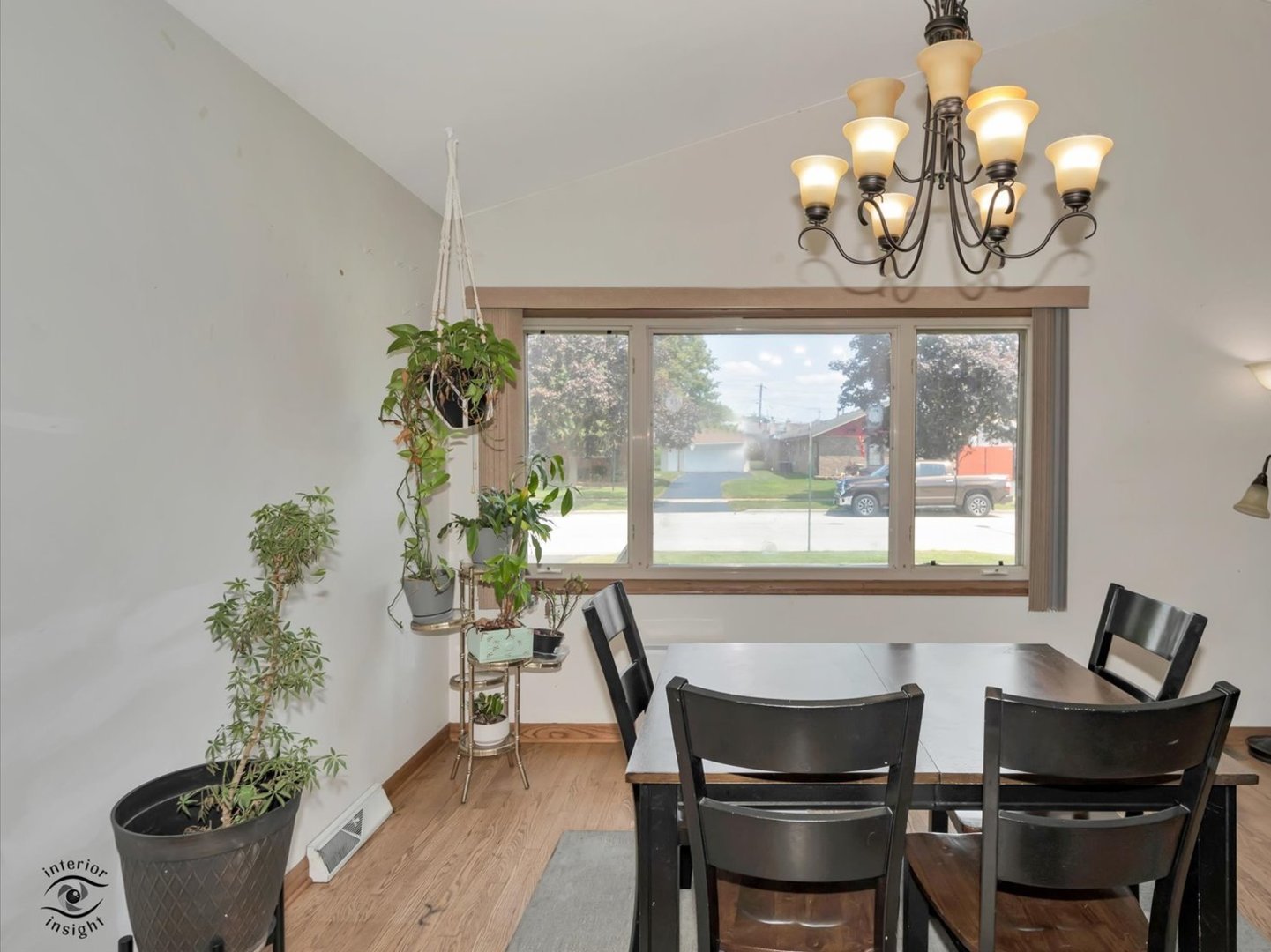 11044 Menard Avenue Property Photo 8