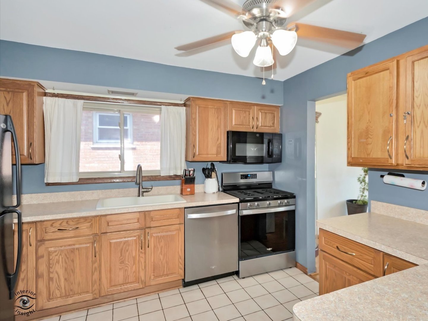 11044 Menard Avenue Property Photo 10